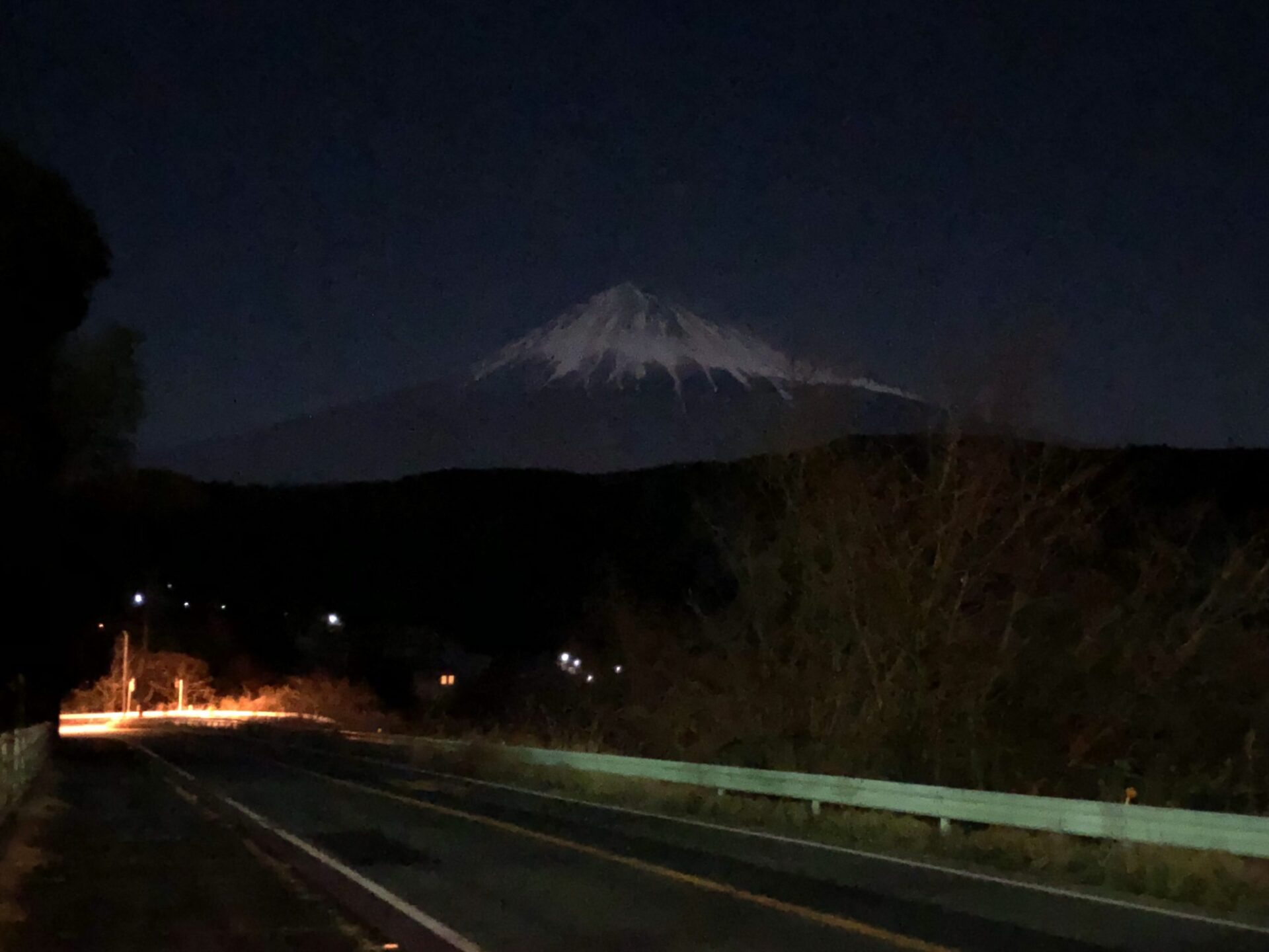 地元民だけが知る 夜の富士山 ふじのみやハハラッチ