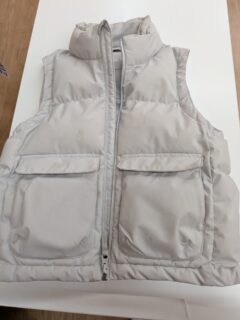 2/8 恩送りイベント　無事終わりました✨
たくさんの方のご来場ありがとうこざいました🩷

忘れ物のお知らせです

◎ホワイトのベストダウン
◎緑の耳当て
2点
富士根交流センターに預けてありますのでよろしくお願いします。